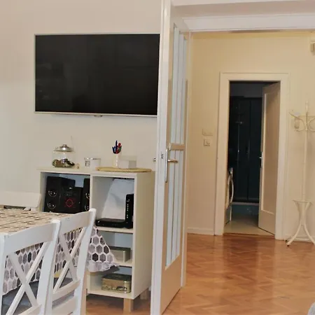 Prostran , Renoviran Apartman Lota شقة
